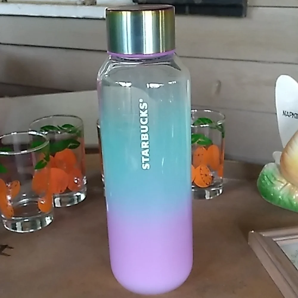 Starbucks 20 Oz water 💧bottle summer 2021 color